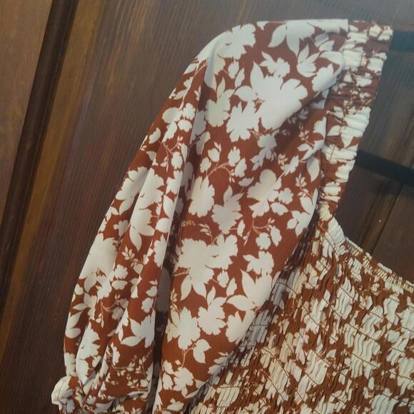 Jessica Simpson women's dress in a brown and white flower pattern - Picture 5 of 7